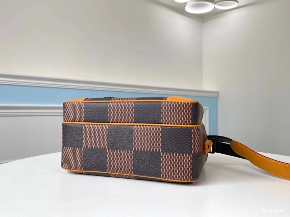 Repzbay VUITTON LOUIS MESSAGER BAG 0803